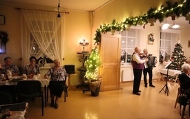 W świątecznym nastroju u Senior&oacute;w 14
