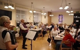 W świątecznym nastroju u Senior&oacute;w 20