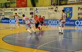 Derby Wielkopolski Red Dragons Pniewy-GI Malepszy Futsal Leszno   41