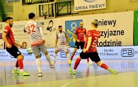 Derby Wielkopolski Red Dragons Pniewy-GI Malepszy Futsal Leszno   45