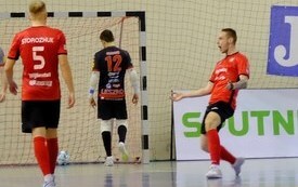 Derby Wielkopolski Red Dragons Pniewy-GI Malepszy Futsal Leszno   48