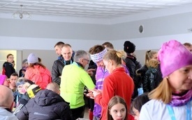 Kobiety i Faceci w Biegu 81