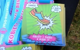 Kobiety i Faceci w Biegu 153