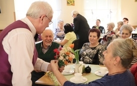 Dzień Kobiet i Mężczyzn u Senior&oacute;w 10