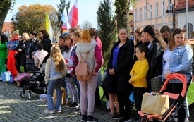 Uroczyste poświęcenie pokarm&oacute;w dla przybyłych z Ukrainy 26