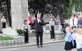 Uroczystości pod pomnikiem55