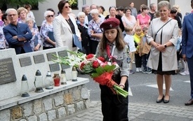 Uroczystości pod pomnikiem42