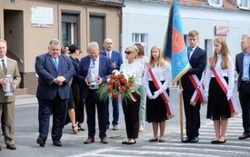 Uroczystości pod pomnikiem13