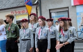 Uroczystości pod pomnikiem10