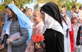Korow&oacute;d Świętych001075