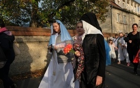Korow&oacute;d Świętych001070