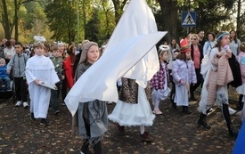 Korow&oacute;d Świętych001062