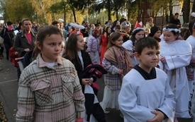 Korow&oacute;d Świętych001048