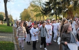 Korow&oacute;d Świętych001047
