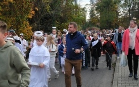 Korow&oacute;d Świętych001040