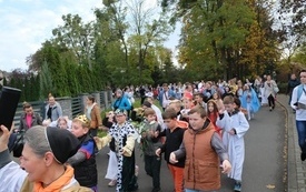 Korow&oacute;d Świętych001036