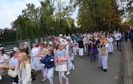 Korow&oacute;d Świętych001035