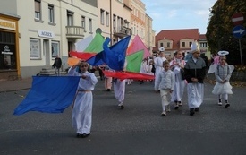Korow&oacute;d Świętych001033