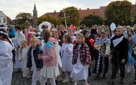 Korow&oacute;d Świętych001029