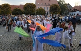Korow&oacute;d Świętych001028
