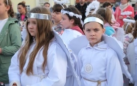 Korow&oacute;d Świętych001020