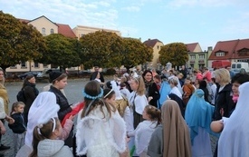 Korow&oacute;d Świętych001011