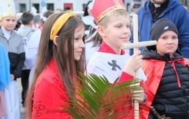 Korow&oacute;d Świętych001005