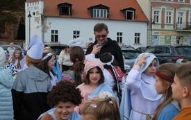 Korow&oacute;d Świętych001003