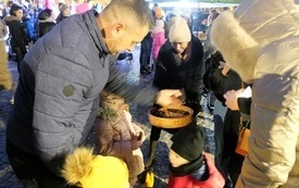 Rozświetlenie choinki na pniewskim Rynku 2022 (93)