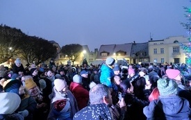 Rozświetlenie choinki na pniewskim Rynku 2022 (76)