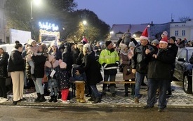 Rozświetlenie choinki na pniewskim Rynku 2022 (64)