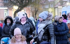 Rozświetlenie choinki na pniewskim Rynku 2022 (38)