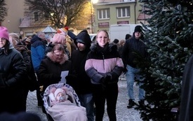 Rozświetlenie choinki na pniewskim Rynku 2022 (37)