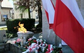8 maja- uroczystość pod pomnikiem (74)