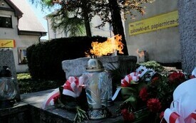 8 maja- uroczystość pod pomnikiem (72)