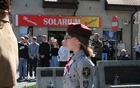 8 maja- uroczystość pod pomnikiem (70)