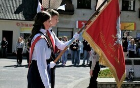 8 maja- uroczystość pod pomnikiem (63)