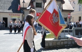 8 maja- uroczystość pod pomnikiem (58)