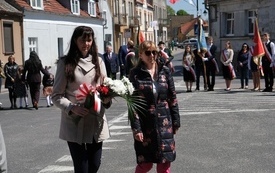 8 maja- uroczystość pod pomnikiem (53)