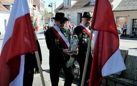 8 maja- uroczystość pod pomnikiem (51)