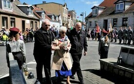 8 maja- uroczystość pod pomnikiem (45)