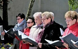 8 maja- uroczystość pod pomnikiem (28)