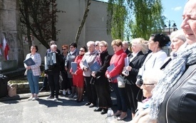 8 maja- uroczystość pod pomnikiem (27)