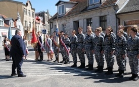 8 maja- uroczystość pod pomnikiem (13)