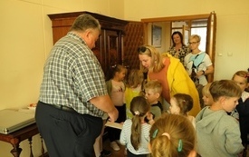 Grupa Żabki z wizytą u burmistrza40