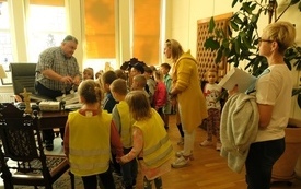 Grupa Żabki z wizytą u burmistrza14