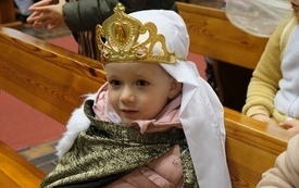 Korow&oacute;d świętych60