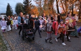 Korow&oacute;d świętych40
