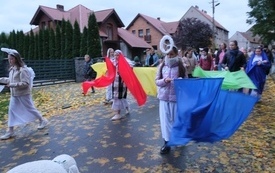 Korow&oacute;d świętych26