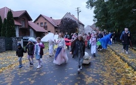 Korow&oacute;d świętych25